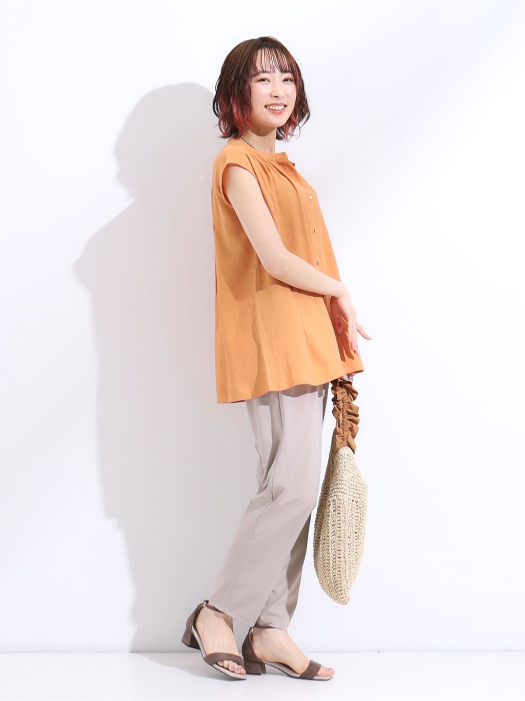 𝐜𝐡𝐢𝐤𝐚さんの「SHOO･LA･RUE｜【S-LL/洗濯後しわになりにくい】上品にきれい見え スラブギャザーブラウス」を使ったコーディネート
