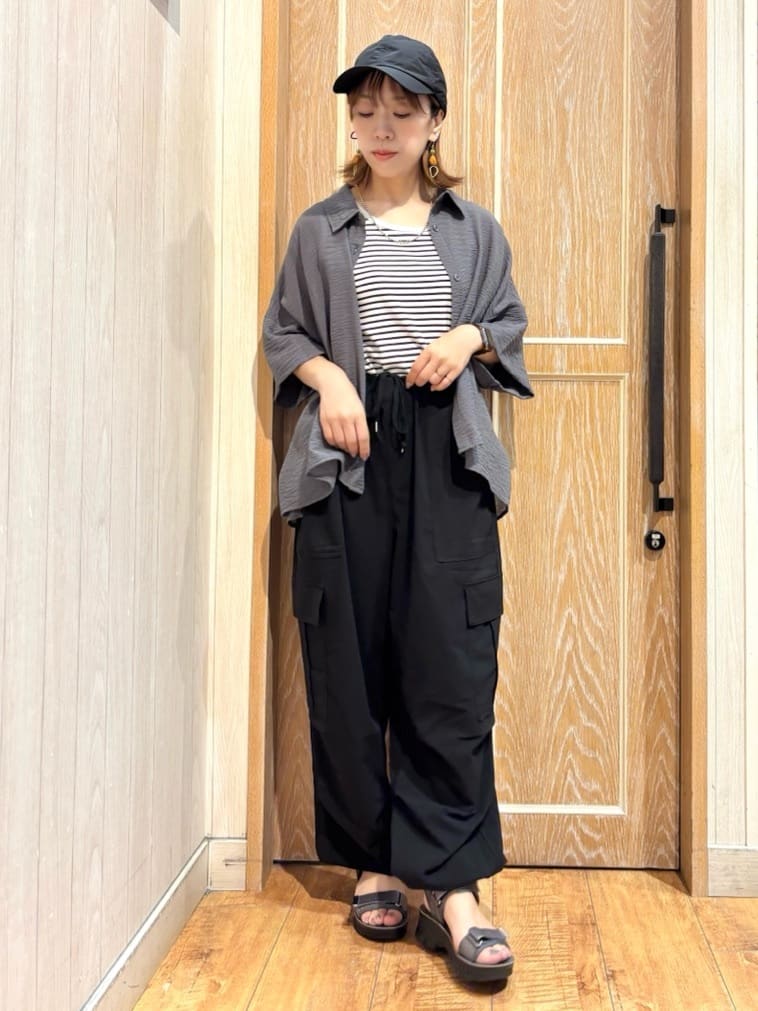 meiさんの「SHOO･LA･RUE｜ゆるっと感がこなれ見え ワッシャーシアー半袖シャツ」を使ったコーディネート