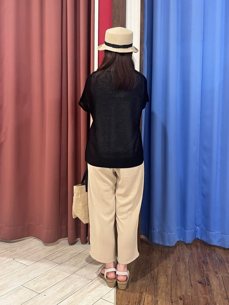 ゑさんの「SHOO･LA･RUE｜◆【S-LL/2点セット】涼やかに楽に決まる タンクトップ＋編み柄ニット」を使ったコーディネート