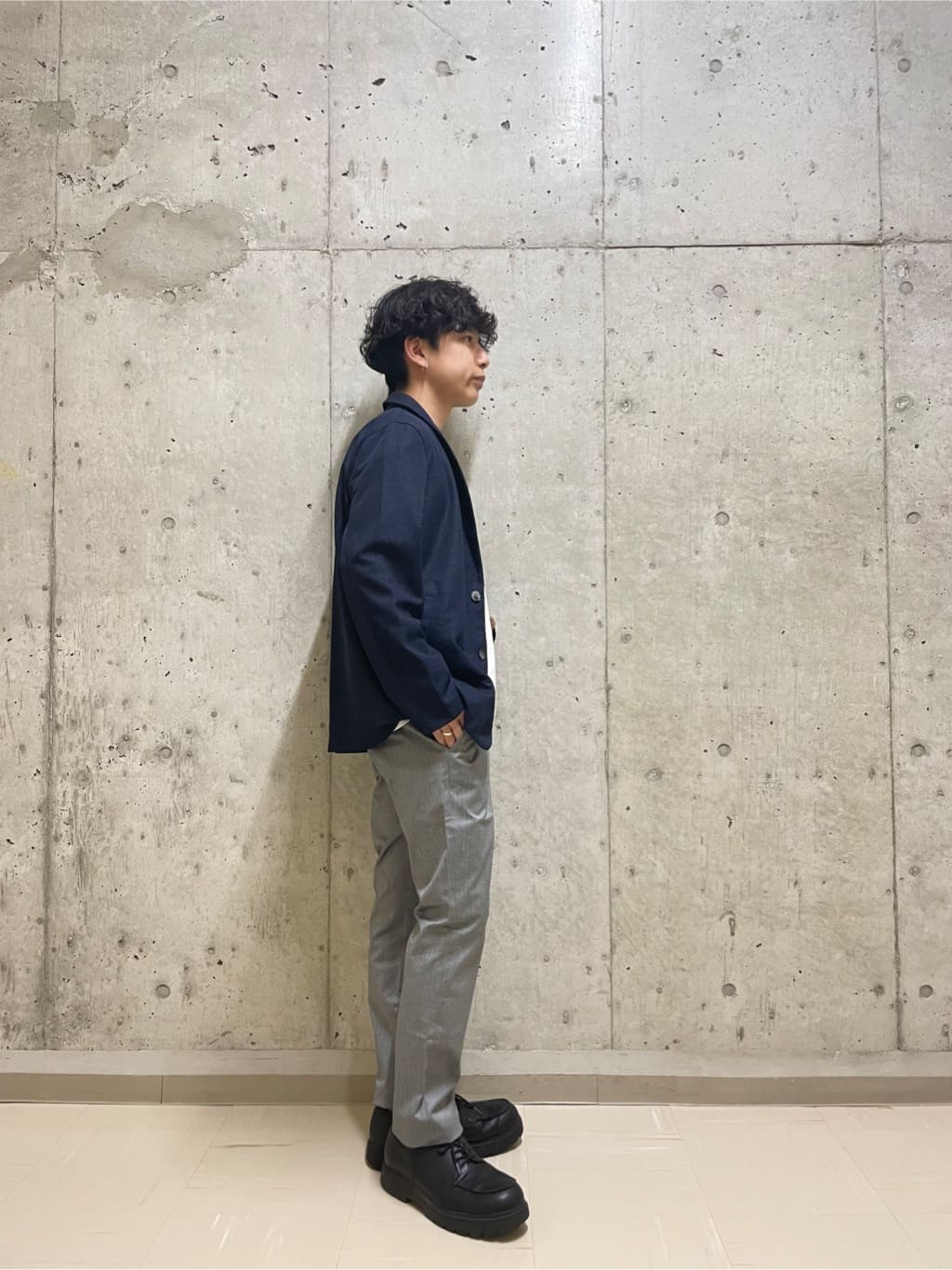 すずきさんの「TAKEO KIKUCHI｜【全7サイズ&times;8色展開！】トップマルチヘリンボン パンツ」を使ったコーディネート