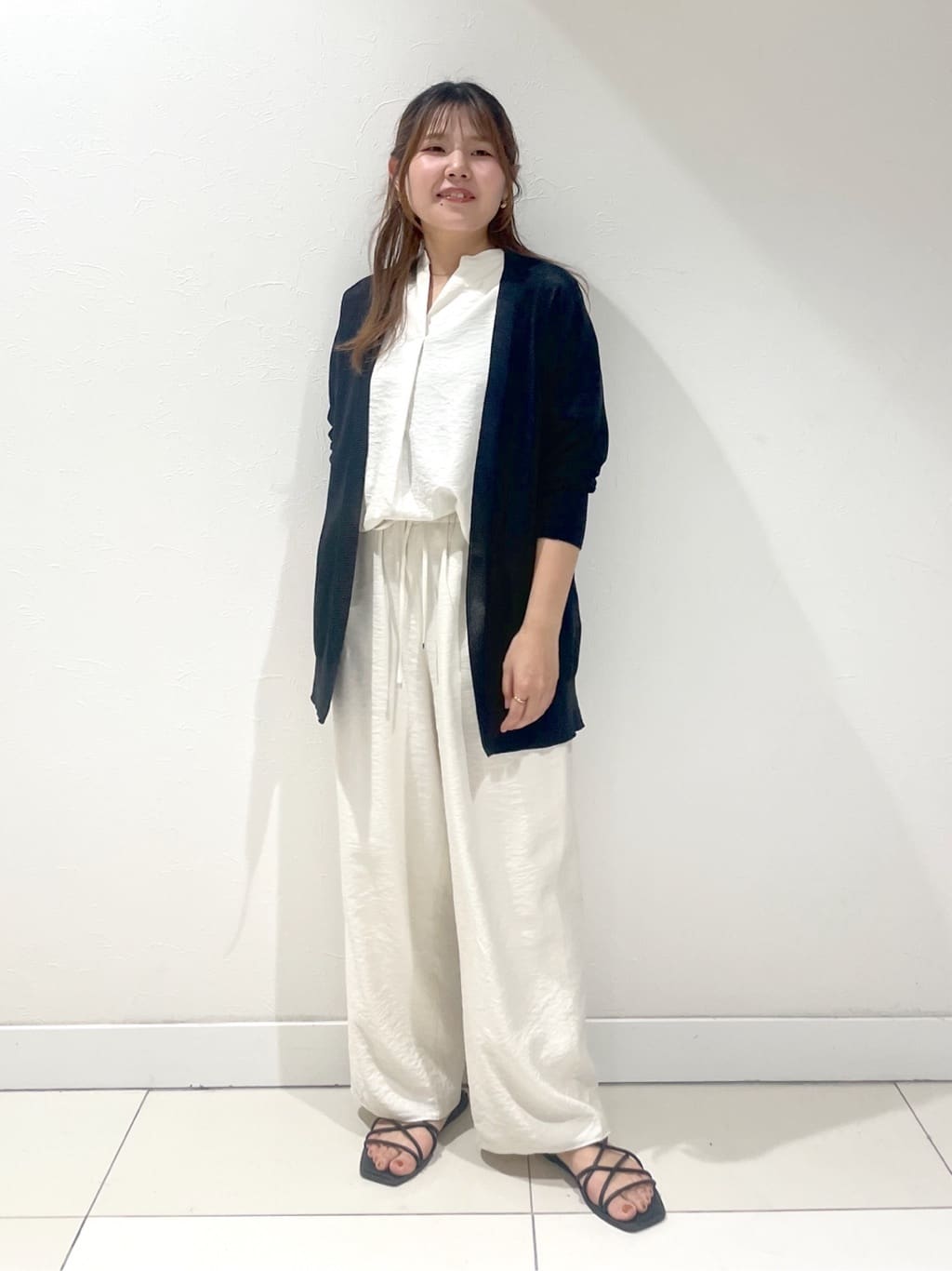 YUUKIさんの「INDIVI｜◆【洗える／和紙混素材】ドライタッチニットカーディガン」を使ったコーディネート