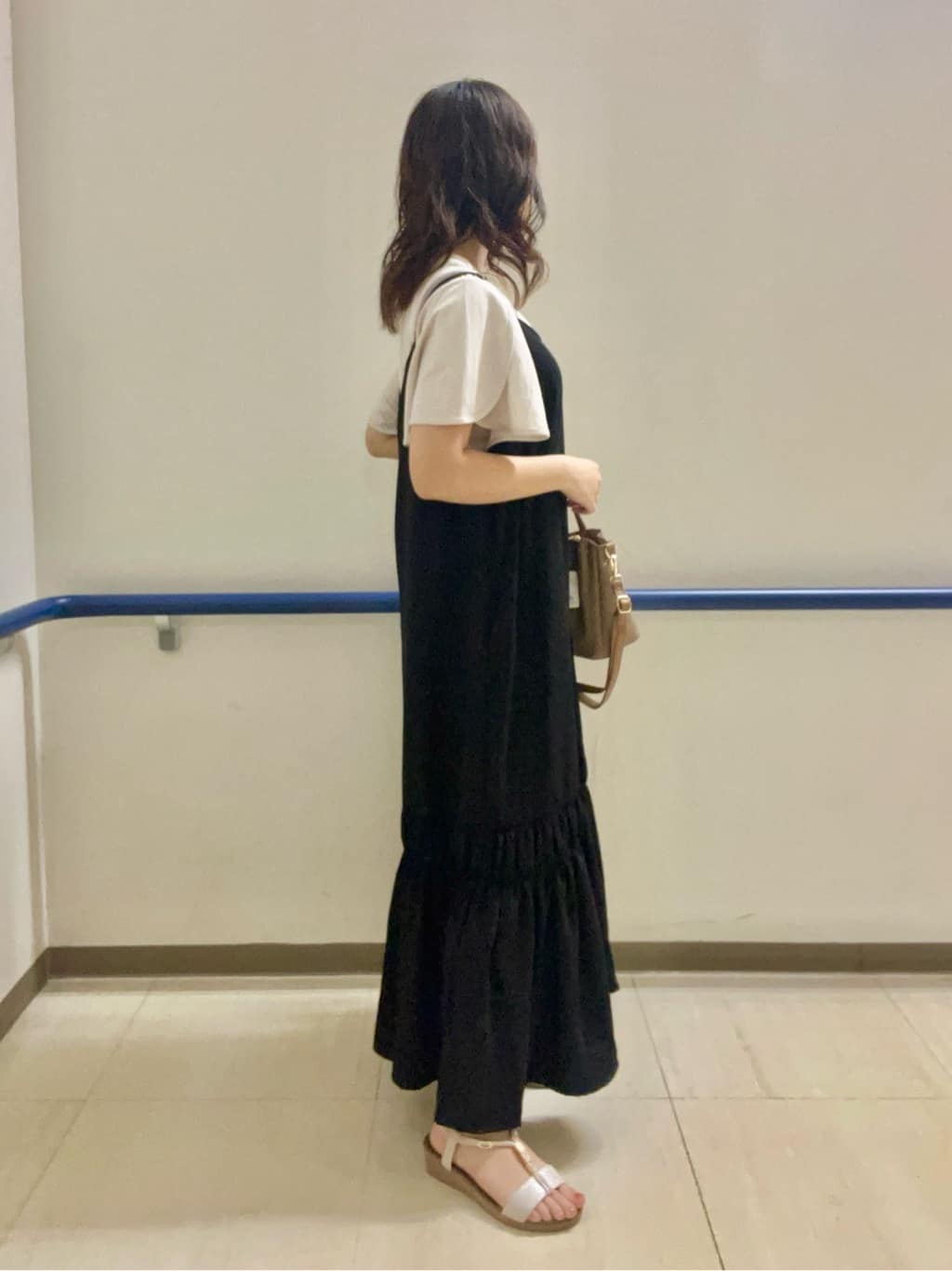 あもさんの「SHOO･LA･RUE｜【ひんやり】シャーリングがアクセントに 大人のデザインキャミワンピース」を使ったコーディネート