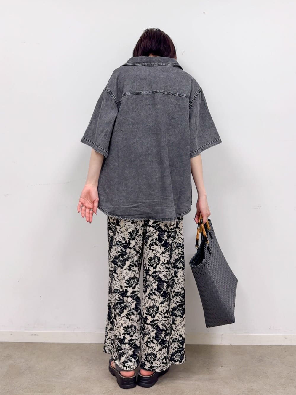 𝐜𝐡𝐢𝐤𝐚さんの「SHOO･LA･RUE｜【ひんやり/選べる2柄】大人のリラックスコーデに プリント柄パンツ」を使ったコーディネート