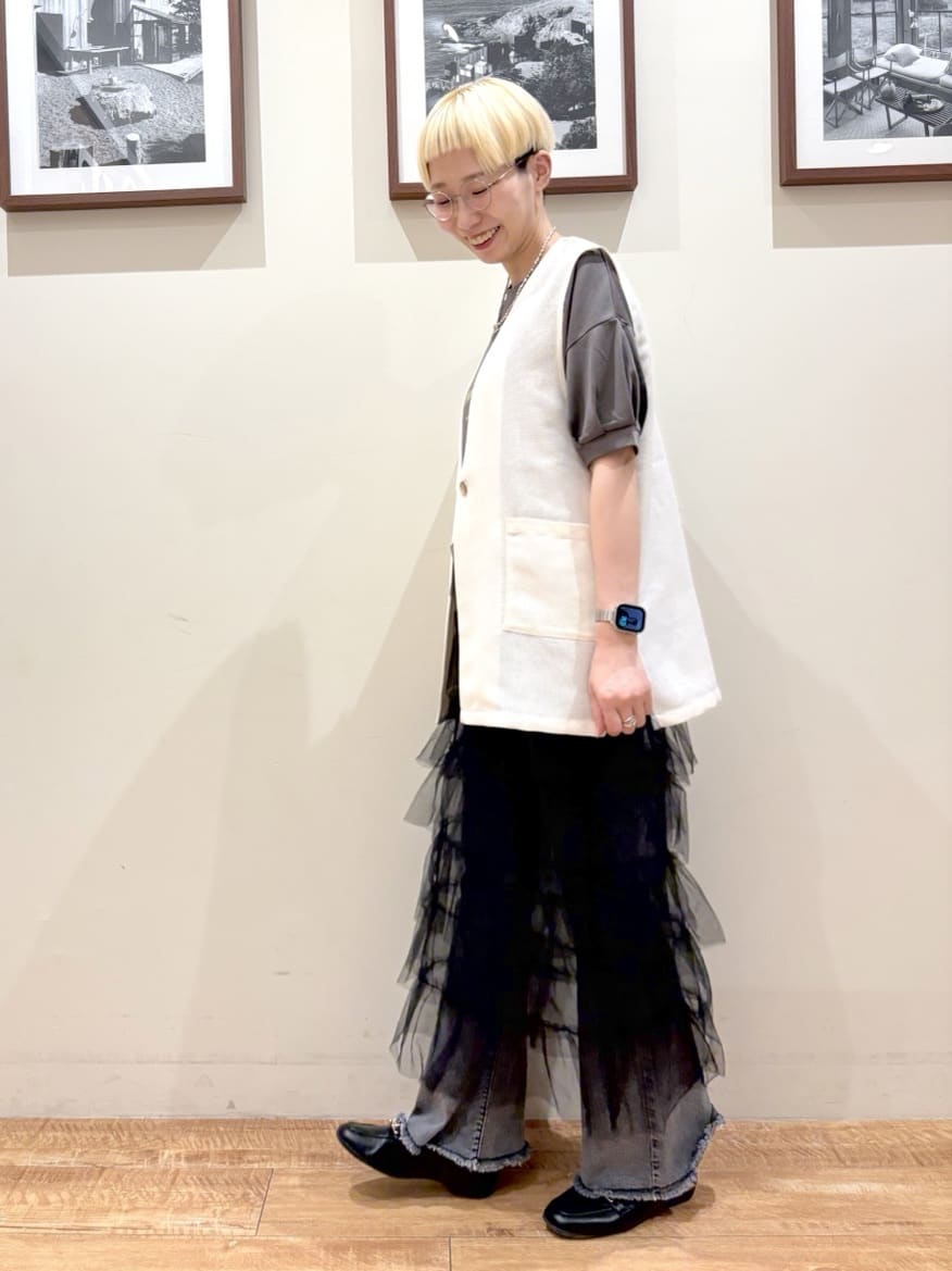 Ayumiさんの「SHOO･LA･RUE｜【S-LL/ひんやり/UV】ぷっくりラメプリントロゴTシャツ」を使ったコーディネート