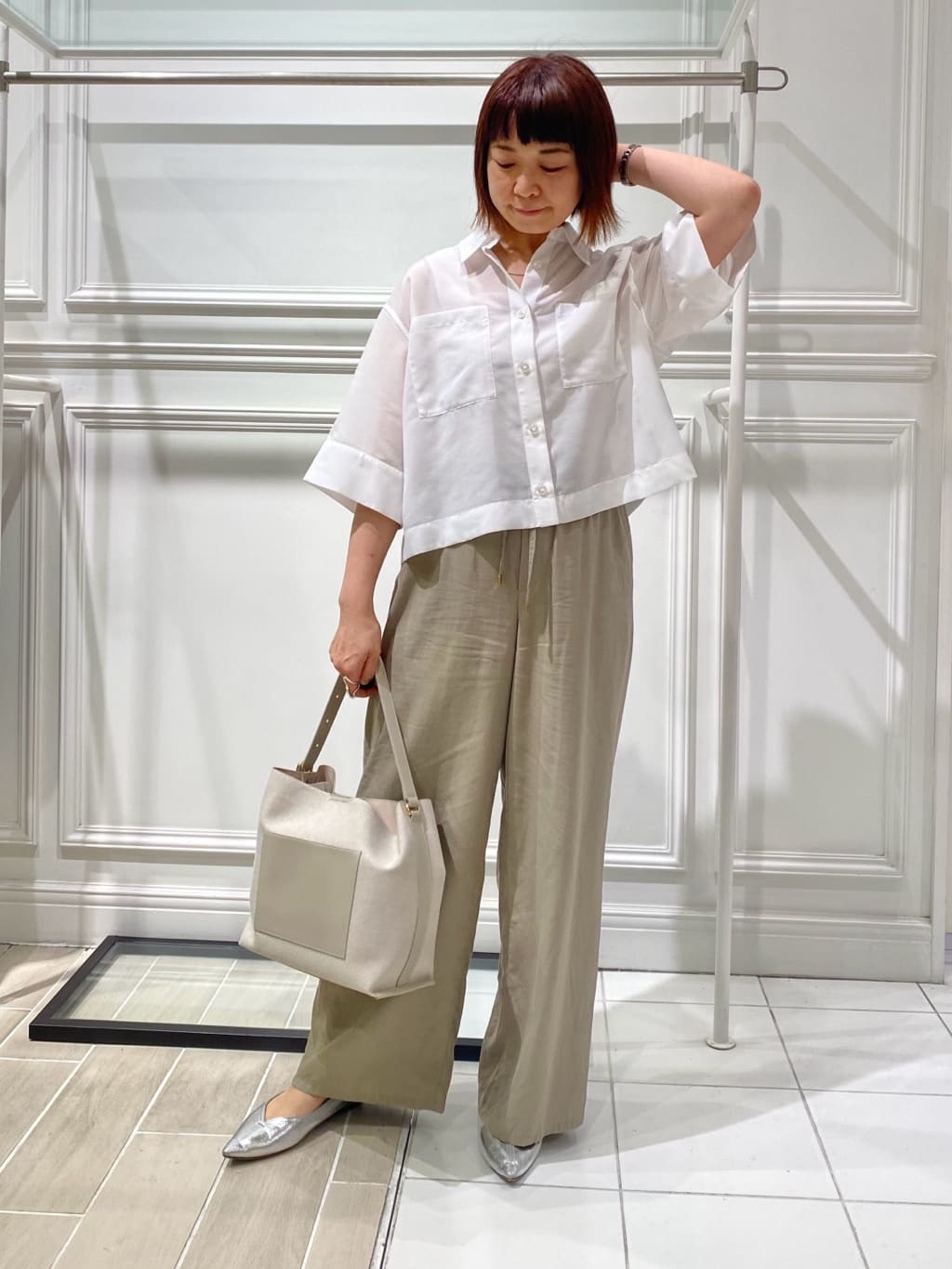 AKKOさんの「UNTITLED｜【前開き/洗える】ショート丈シアーシャツ」を使ったコーディネート