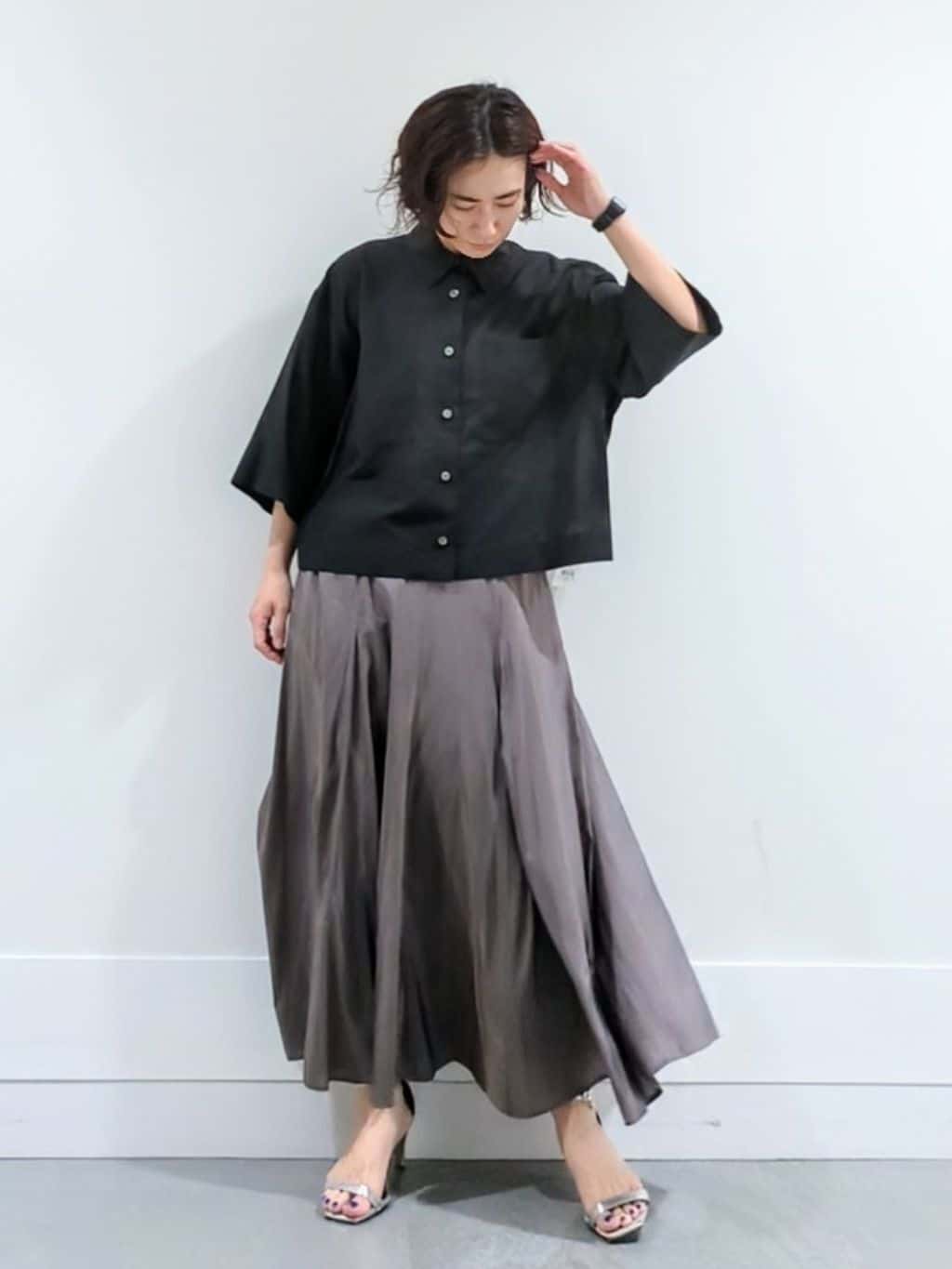 ミズタさんの「UNTITLED｜【前開き/洗える】ショート丈シアーシャツ」を使ったコーディネート