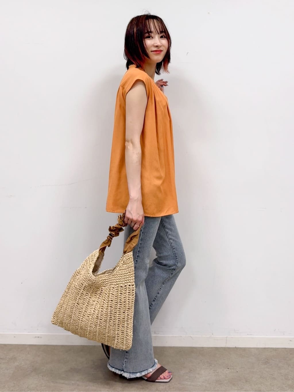 𝐜𝐡𝐢𝐤𝐚さんの「SHOO･LA･RUE｜【S-LL/洗濯後しわになりにくい】上品にきれい見え スラブギャザーブラウス」を使ったコーディネート