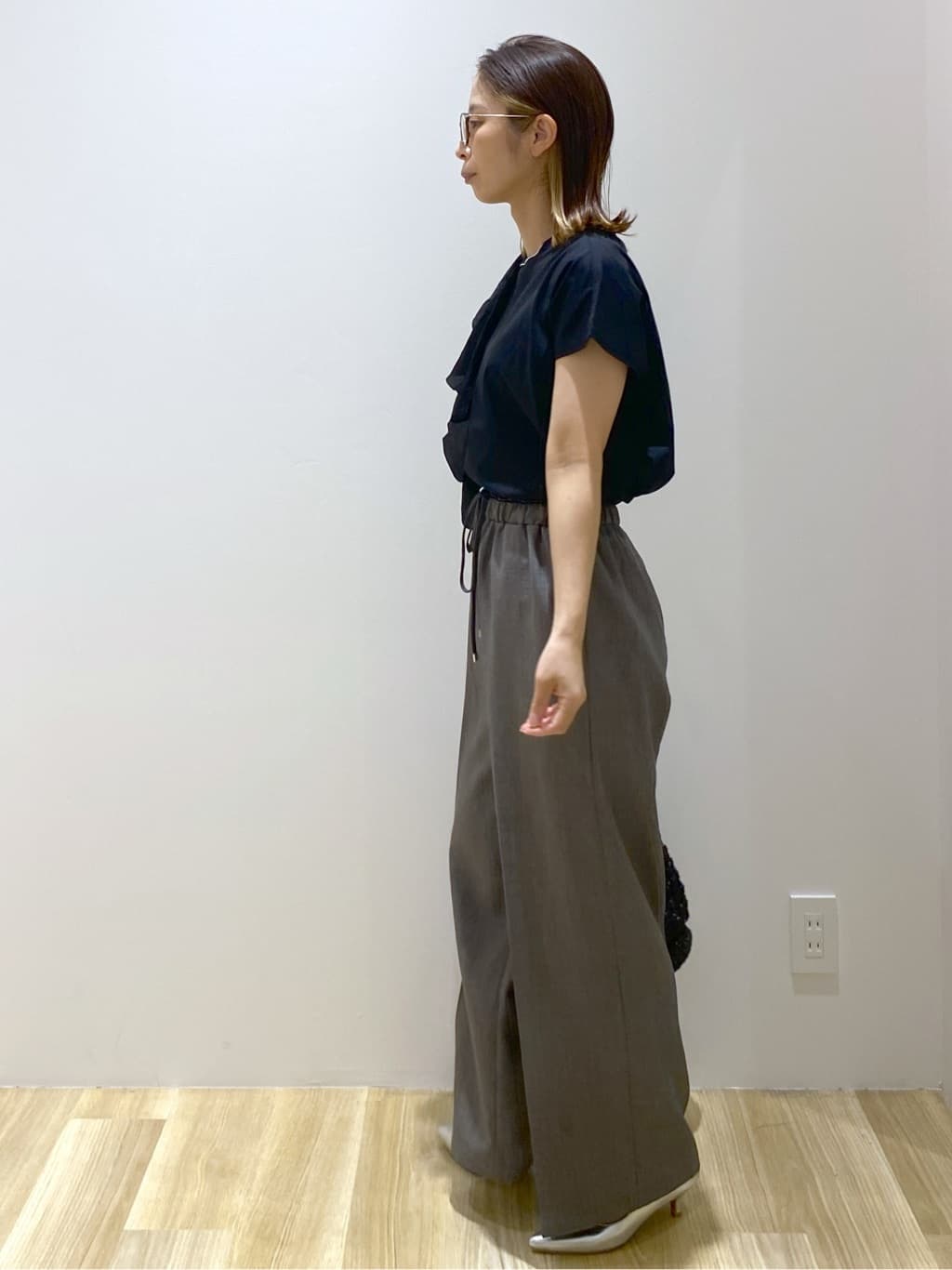 えりさんの「OPAQUE.CLIP｜ショルダーフリルドッキングカットソー【洗濯機洗い可】」を使ったコーディネート
