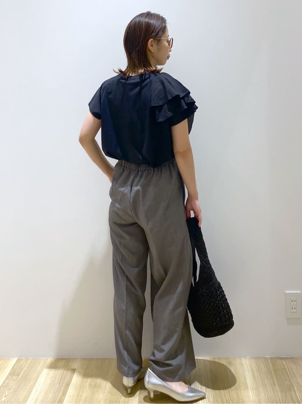 えりさんの「OPAQUE.CLIP｜ショルダーフリルドッキングカットソー【洗濯機洗い可】」を使ったコーディネート