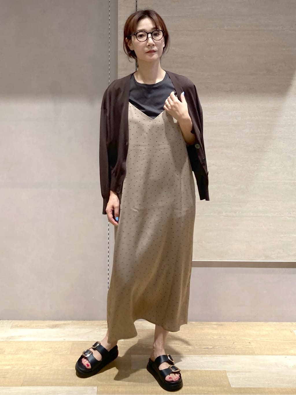 たけねぇさんの「OPAQUE.CLIP｜ランダムドット サテンキャミワンピース【洗濯機洗い可】」を使ったコーディネート