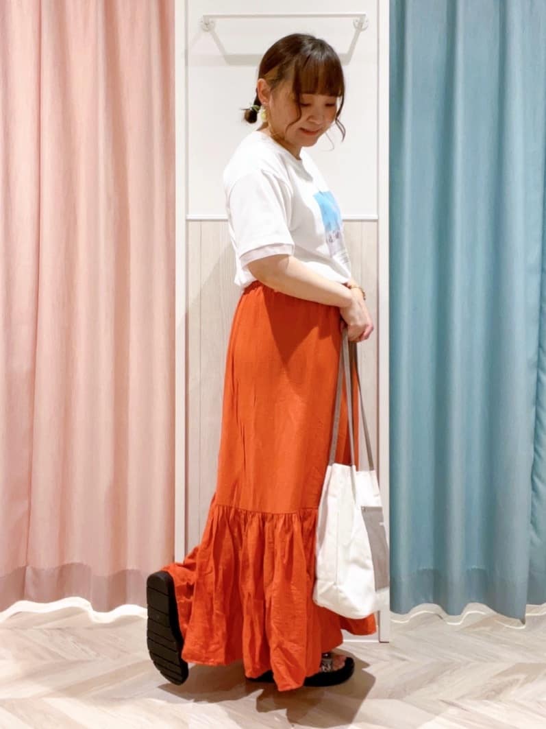 kitaさんの「SHOO･LA･RUE｜麻調ティアードスカート」を使ったコーディネート