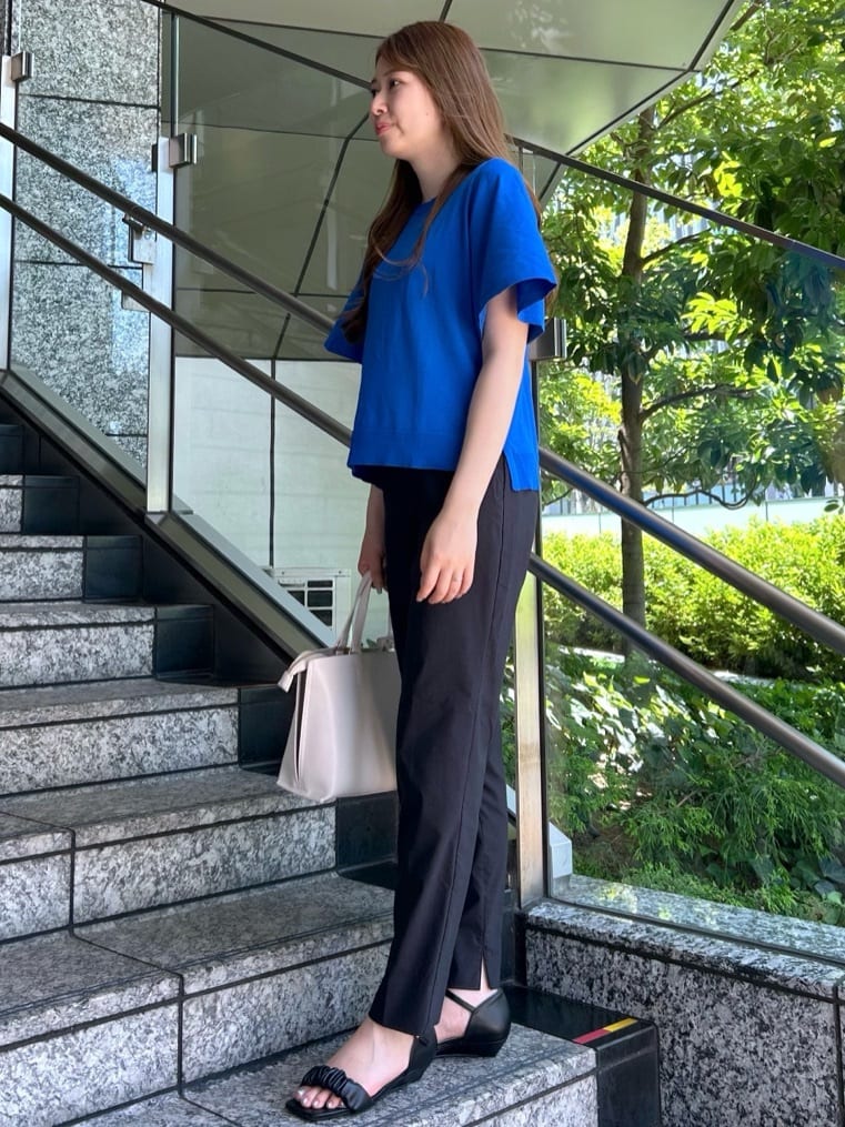 Risaさんの「OPAQUE.CLIP｜麻混ハイストレッチイージースティックパンツ【洗濯機洗い可】」を使ったコーディネート