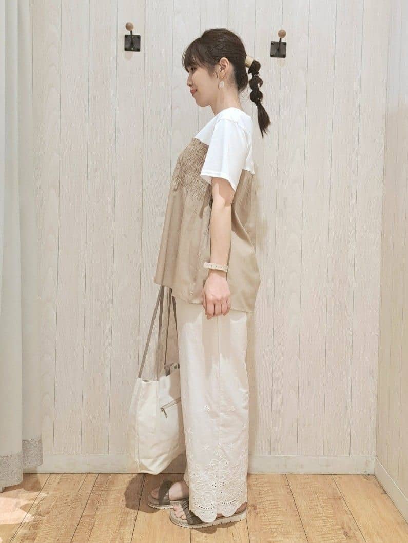 SAKIさんの「SHOO･LA･RUE｜【S-LL】華やかさをプラスする 裾刺繍ストレートパンツ」を使ったコーディネート