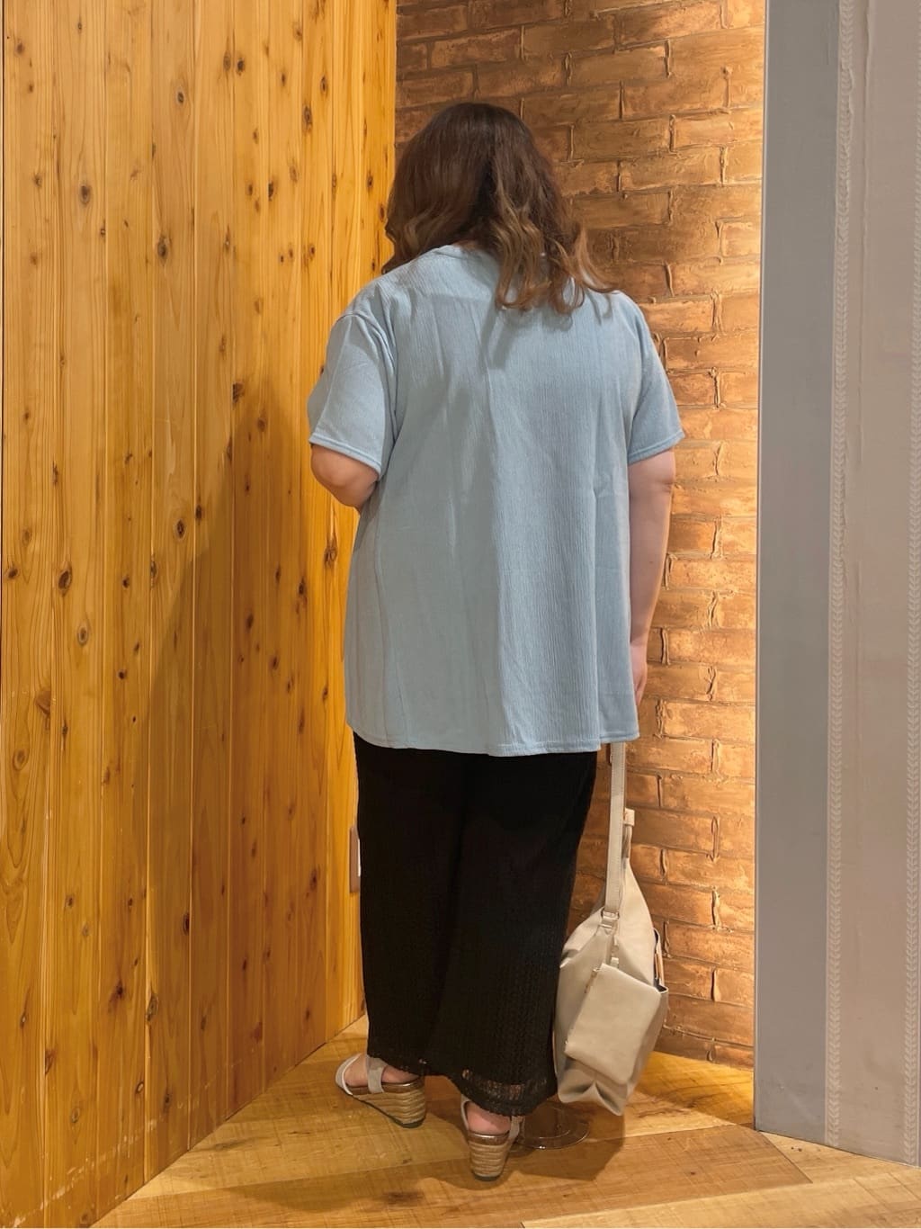 Risaさんの「SHOO･LA･RUE｜【S-LL/洗える/体型カバー/5分袖】涼しくきれいに決まる Aライントップス」を使ったコーディネート