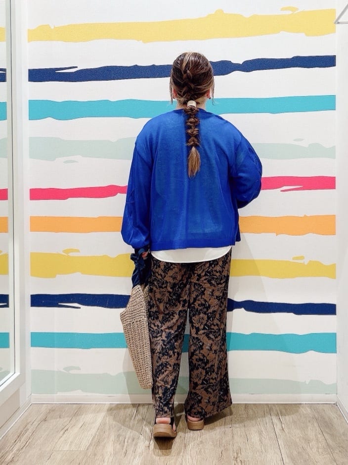 Peeさんの「SHOO･LA･RUE｜ニュアンスデザインがこなれ見え 刺繍デザイン シアーカーディガン」を使ったコーディネート
