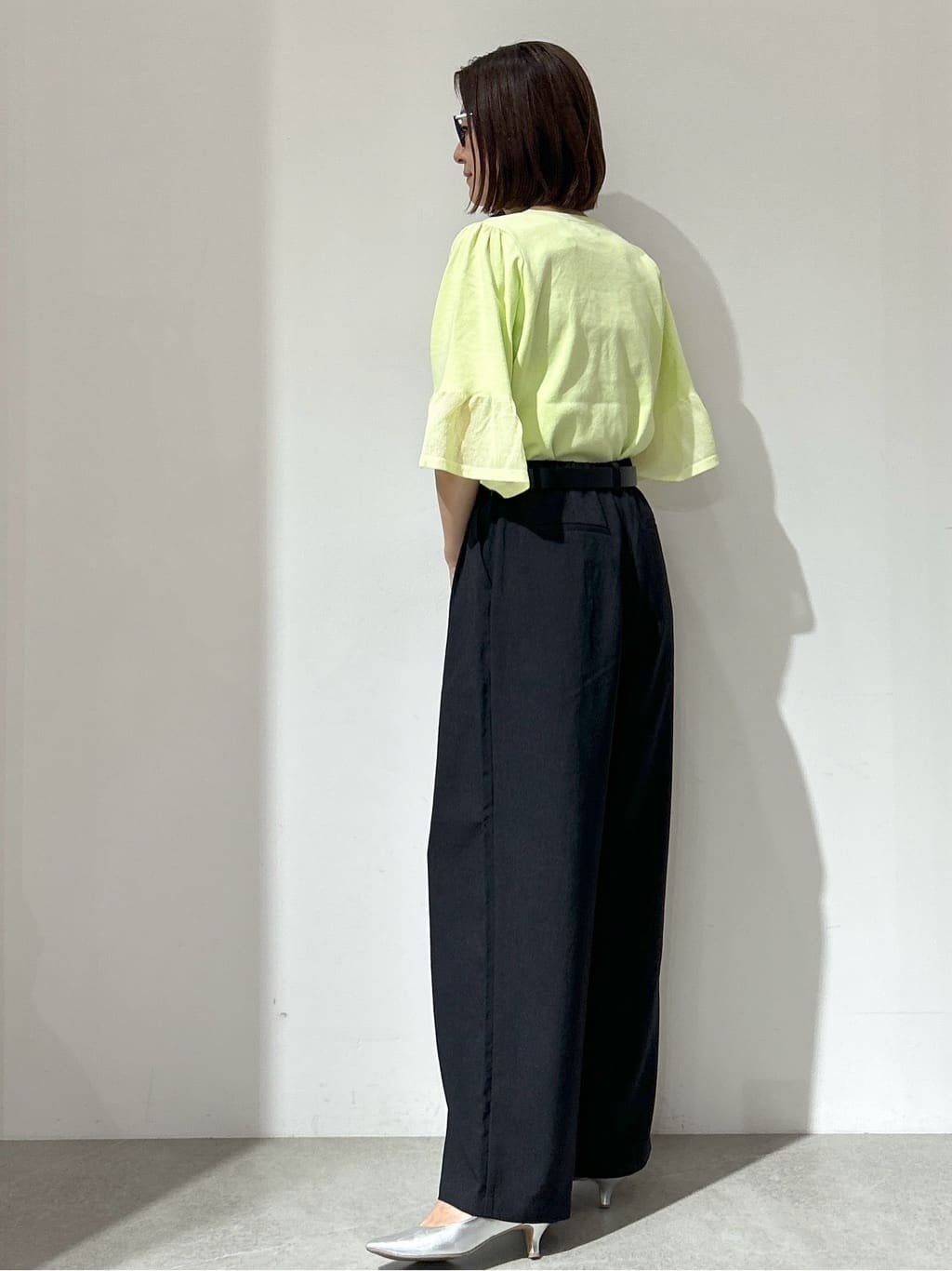 NAKAさんの「OPAQUE.CLIP｜リネンライクタックワイドパンツ【洗濯機洗い可】」を使ったコーディネート