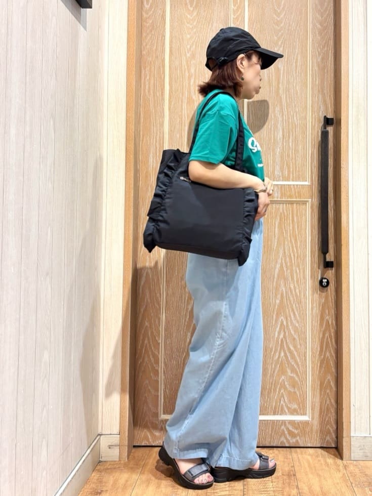 meiさんの「SHOO･LA･RUE｜【ひんやり/S-LL】サガラ刺繍ロゴTシャツ」を使ったコーディネート