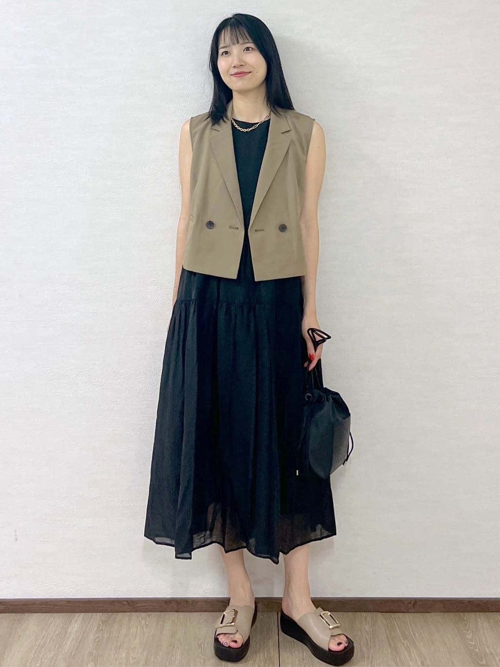 sachikoさんの「OPAQUE.CLIP｜麻混シアーギャザーティアードワンピース【洗濯機洗い可】」を使ったコーディネート