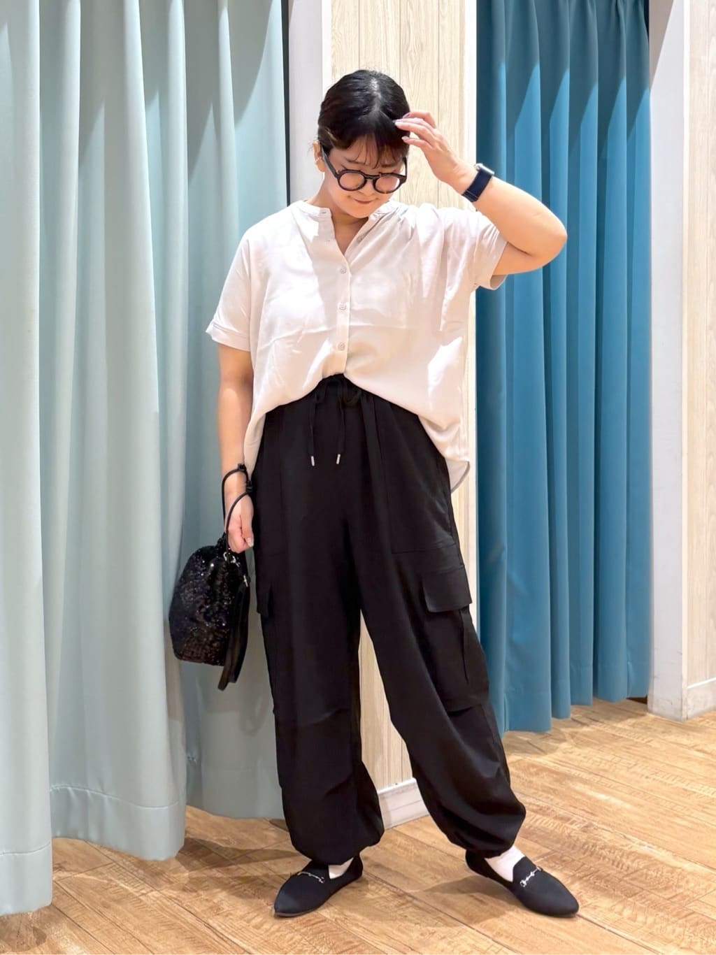 砂糖さんの「SHOO･LA･RUE｜【洗える/プチプラ】大人の抜け感をプラスする バンドカラーシャツ」を使ったコーディネート