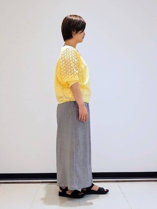 gissyさんの「INDIVI｜【洗える／清涼感◎】ワイドフレアパンツ／スカーチョ」を使ったコーディネート