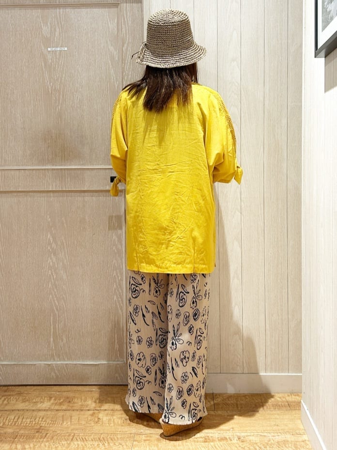 yukaさんの「SHOO･LA･RUE｜【S-LL】お袖デザインが華やか はしごレースチュニック」を使ったコーディネート