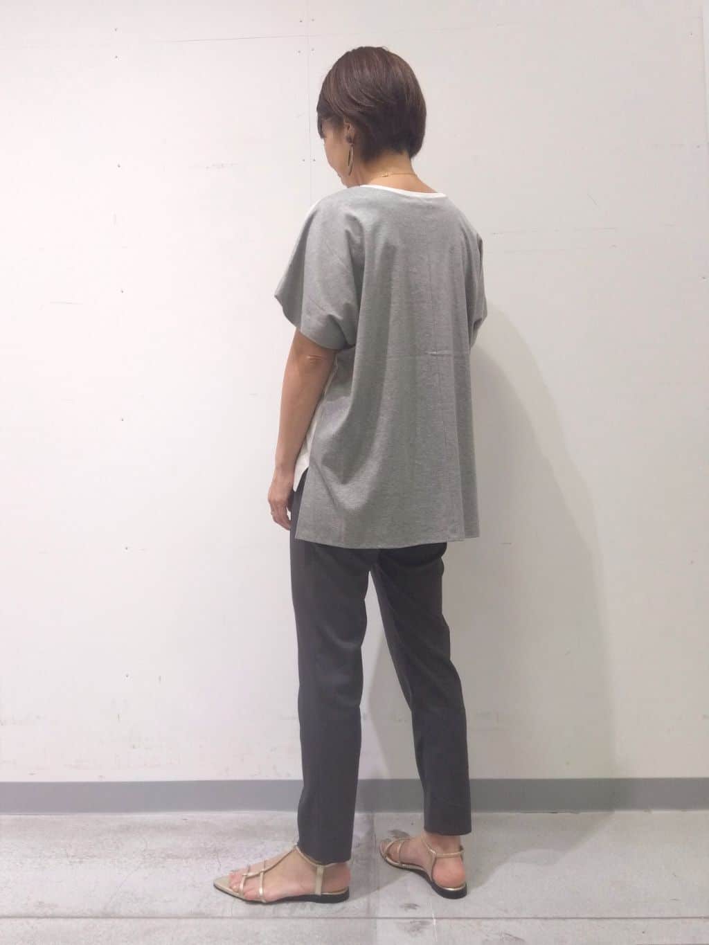Kさんの「INDIVI｜【洗える／汗ジミ防止】バイカラー＆アシメヘム Tシャツ」を使ったコーディネート