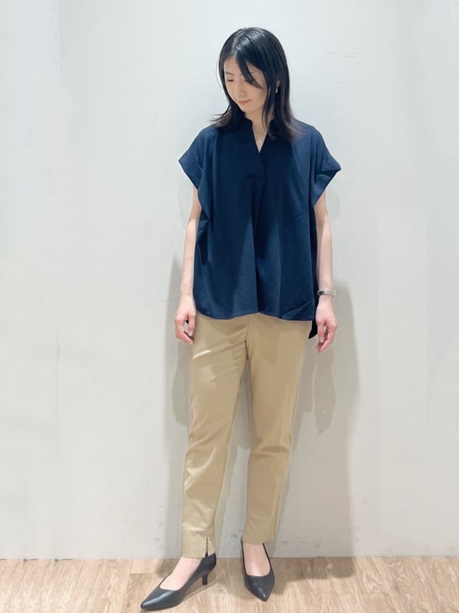 momokoさんの「OPAQUE.CLIP｜麻混ハイストレッチイージースティックパンツ【洗濯機洗い可】」を使ったコーディネート