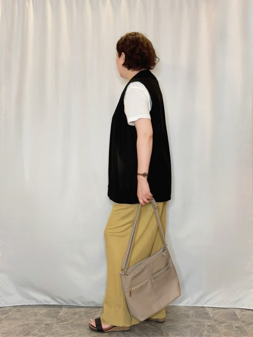 たみさんの「SHOO･LA･RUE｜【2点セット】着回しいろいろ ジレ＋ロゴTシャツ」を使ったコーディネート