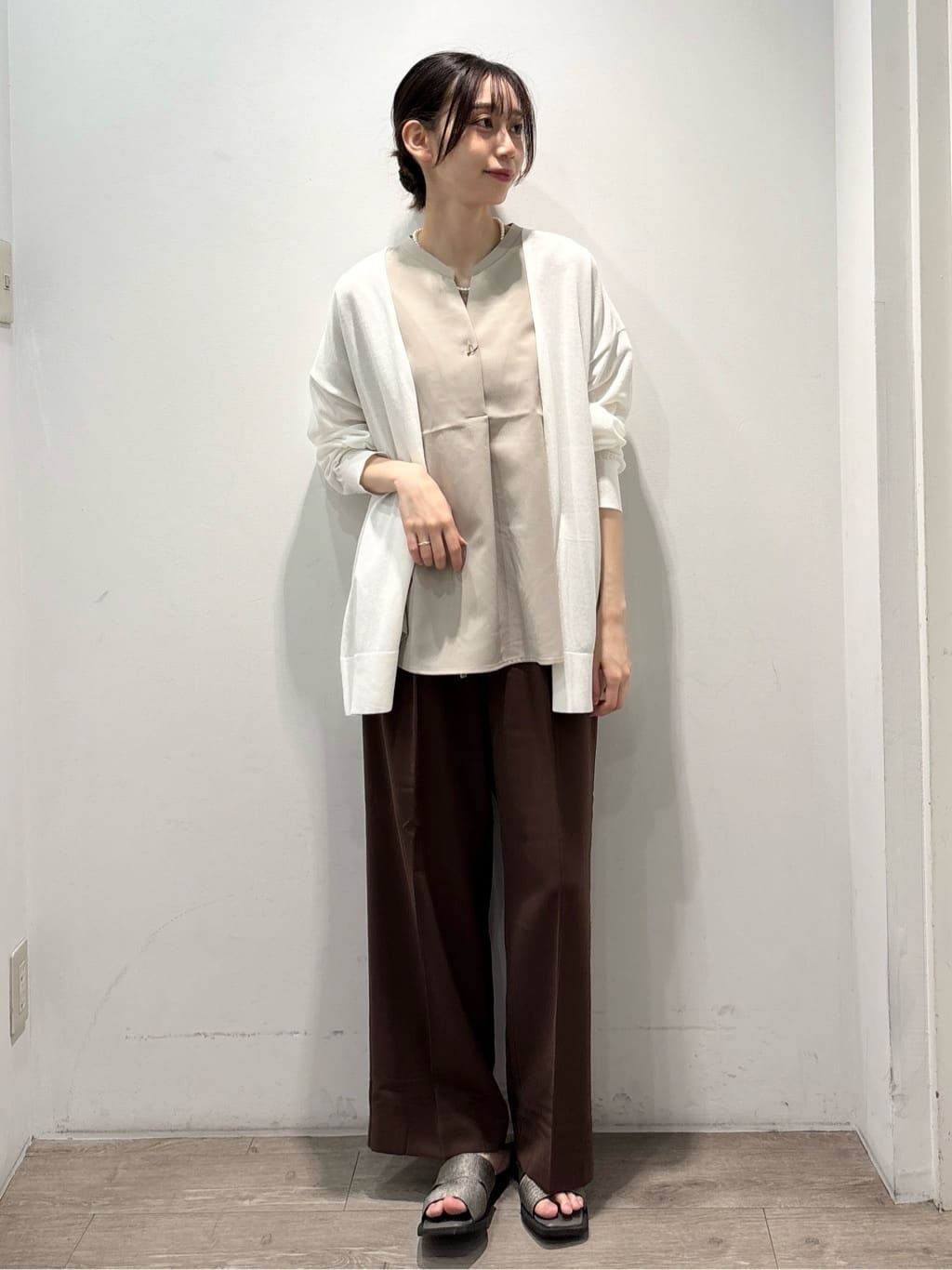 ぶまりんさんの「OPAQUE.CLIP｜《7色展開／SS-LLサイズ》ストレッチスキッパーブラウス／セットアップ対応【洗濯機洗い可／防シワ】」を使ったコーディネート