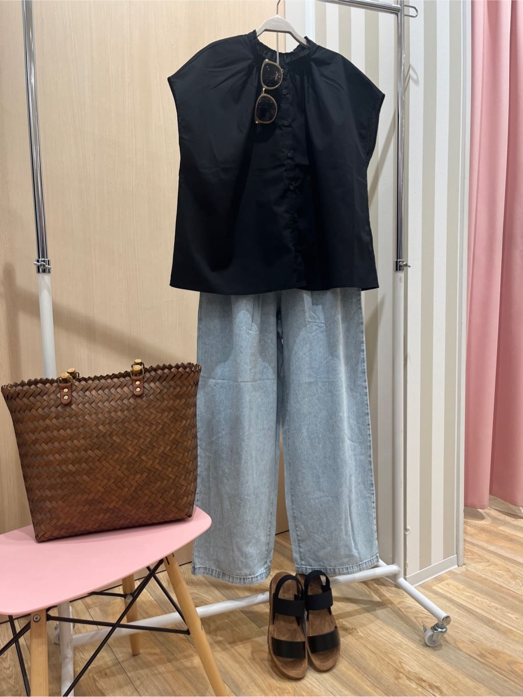 みわさんの「SHOO･LA･RUE｜【洗える/S-LL】プチフリル襟が女性らしい フレンチスリーブシャツ」を使ったコーディネート