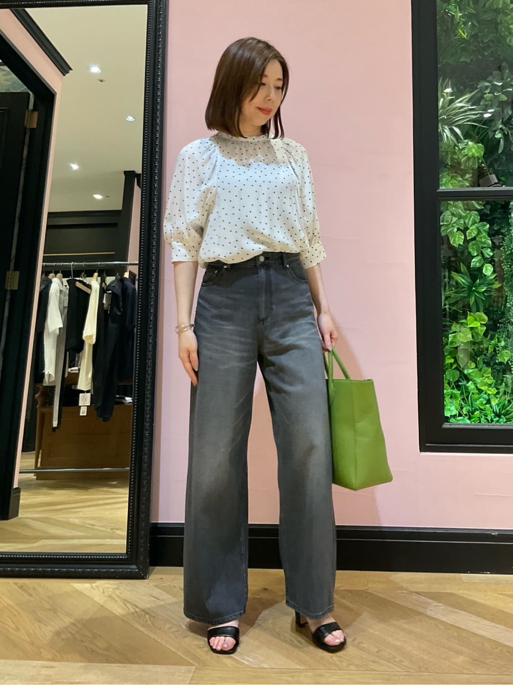 maruさんの「DRESSTERIOR｜ヴィンテージ加工ワイドデニムパンツ」を使ったコーディネート