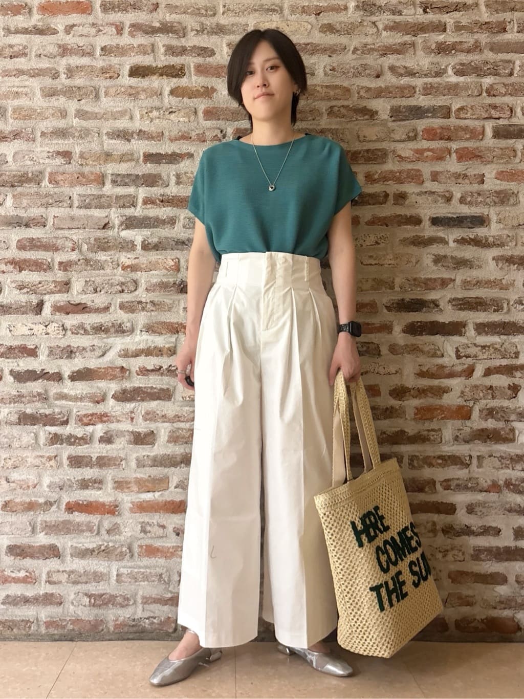 しばさんの「THE SHOP TK｜【6色展開】さらさらフレンチニット【毛玉になりにくい/洗濯機OK】」を使ったコーディネート