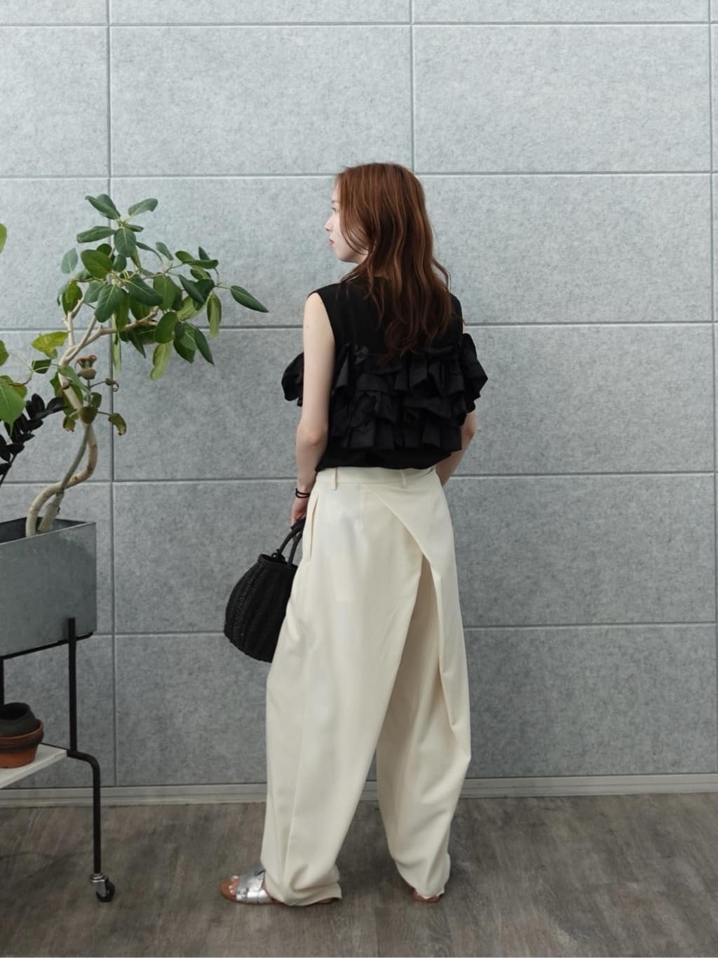 mitsukiさんの「INDIVI｜バッククロスモードパンツ」を使ったコーディネート