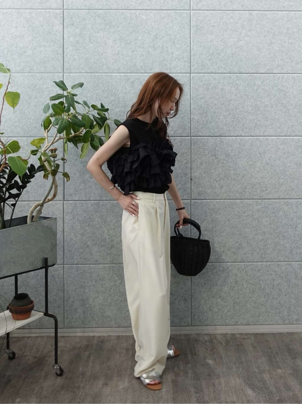 mitsukiさんの「INDIVI｜バッククロスモードパンツ」を使ったコーディネート