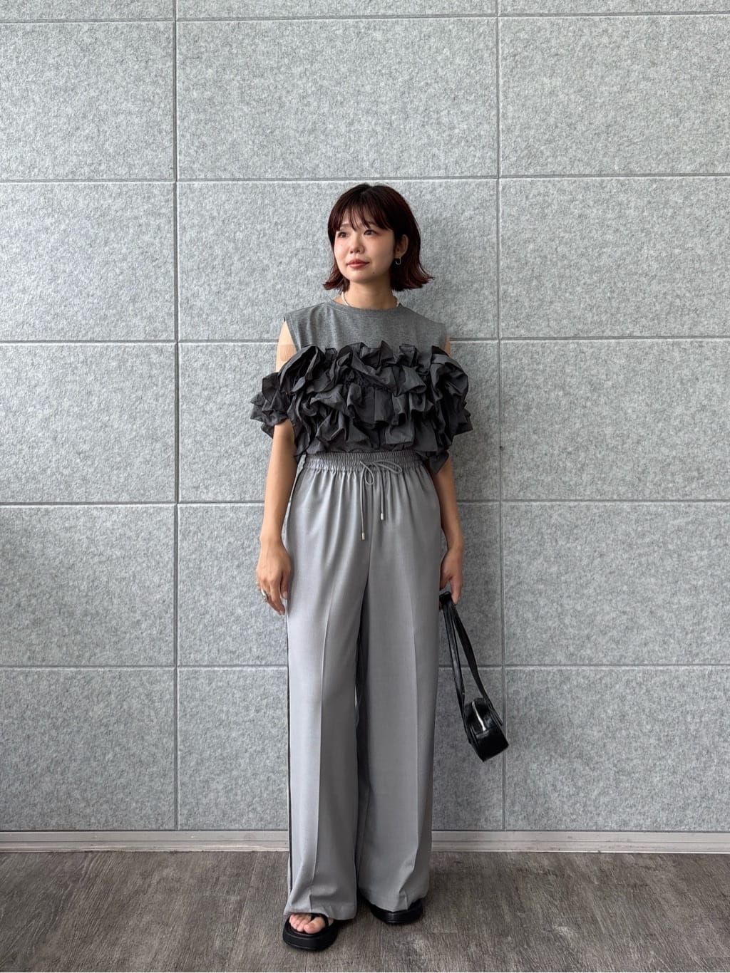 UKIさんの「INDIVI｜【セットアップ可能】サキソニーサイドラインパンツ」を使ったコーディネート