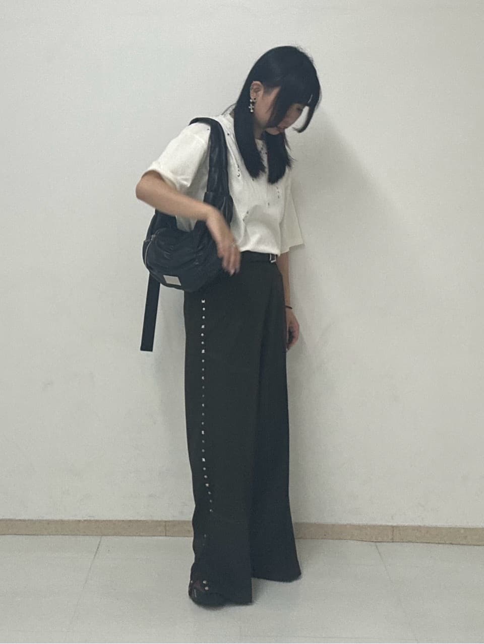MANAさんの「tk.TAKEO KIKUCHI｜ヴィンテージライクスタッズTシャツ」を使ったコーディネート