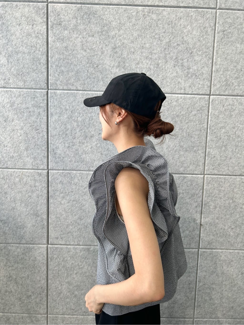 harunaさんの「CODE A｜ruffle drama blouse」を使ったコーディネート