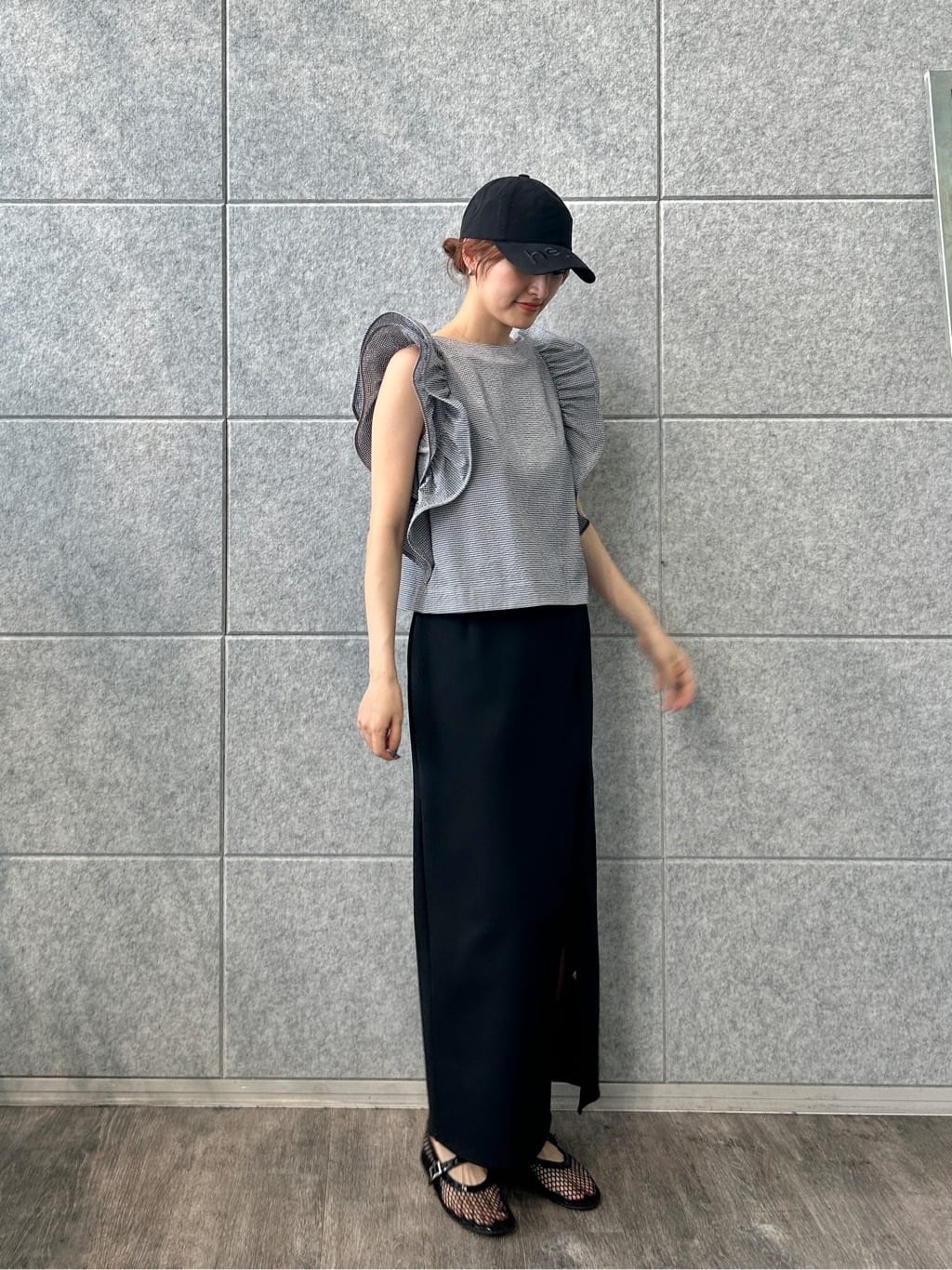 harunaさんの「CODE A｜ruffle drama blouse」を使ったコーディネート