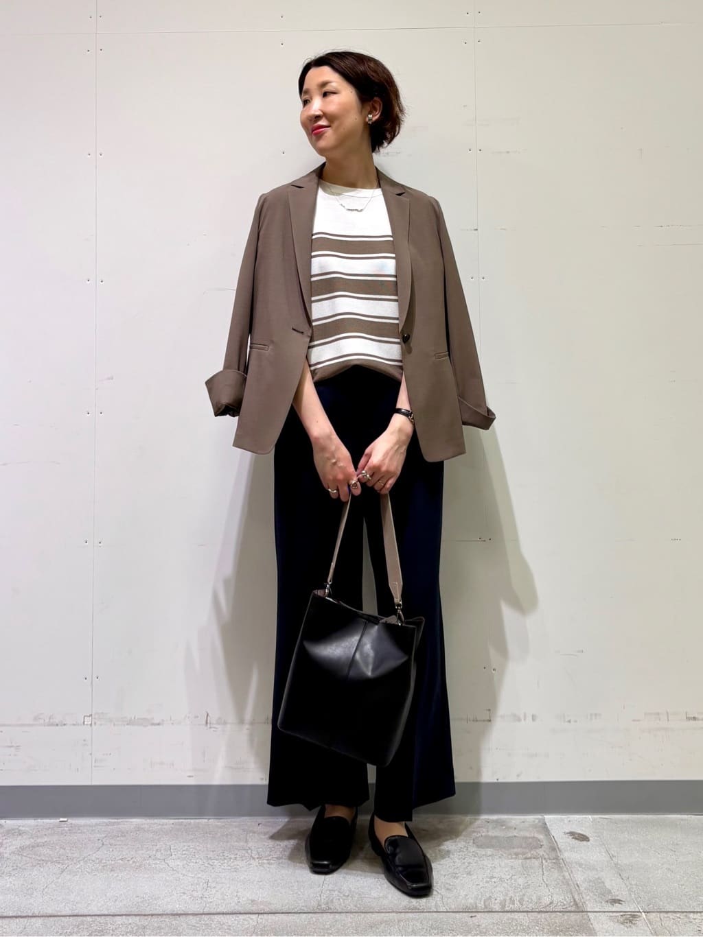 yuriさんの「INDIVI｜【洗える／UVケア／SETUP可能】ウール調ワイドパンツ」を使ったコーディネート