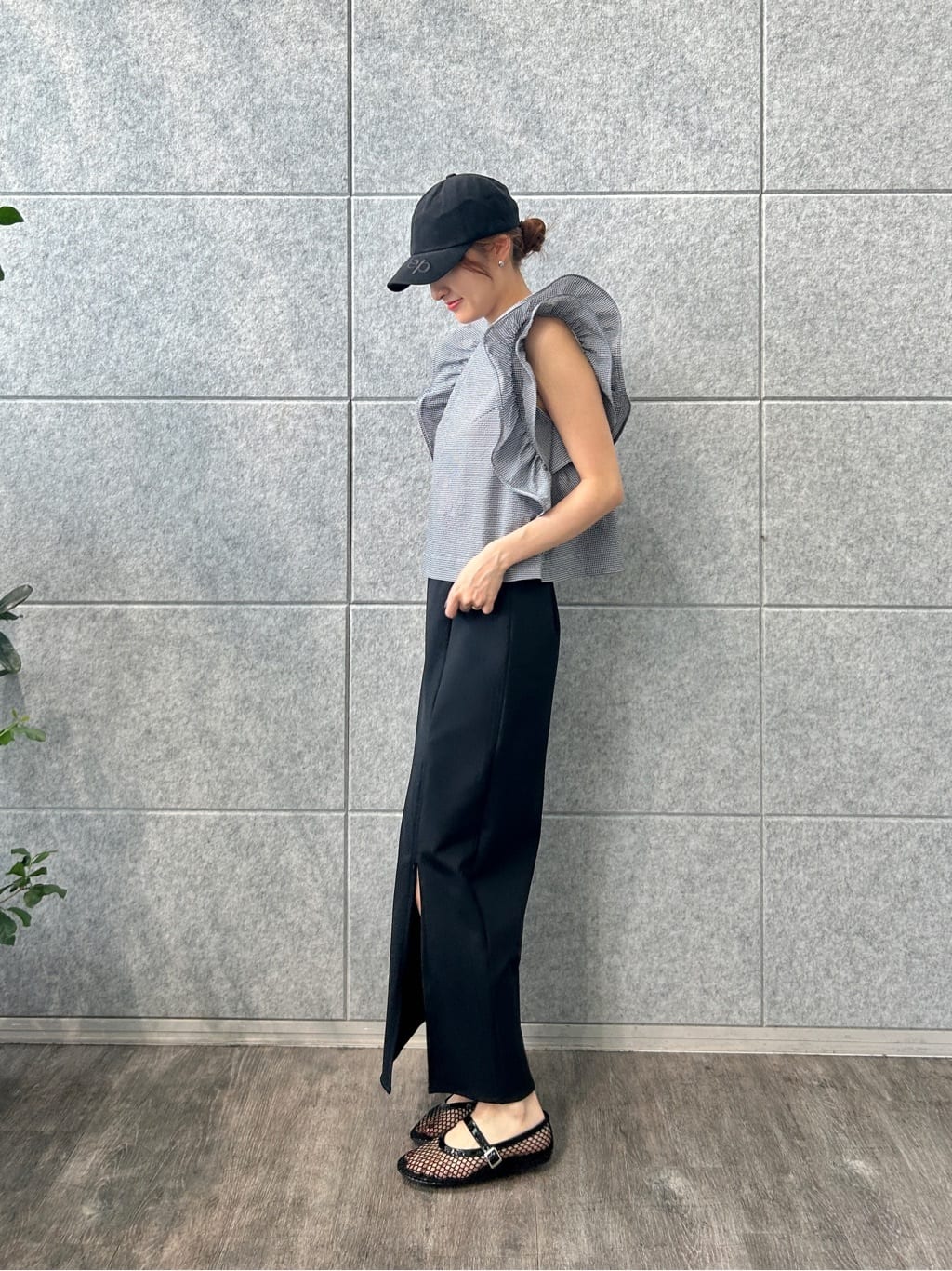 harunaさんの「CODE A｜ruffle drama blouse」を使ったコーディネート