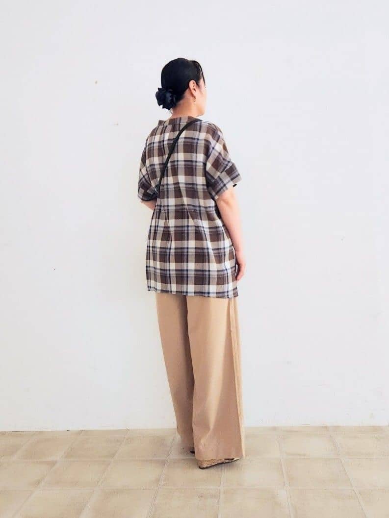 くまさんの「SHOO･LA･RUE｜【S-LL】きれいに体型カバー さらシャリコットン スキッパーシャツ」を使ったコーディネート