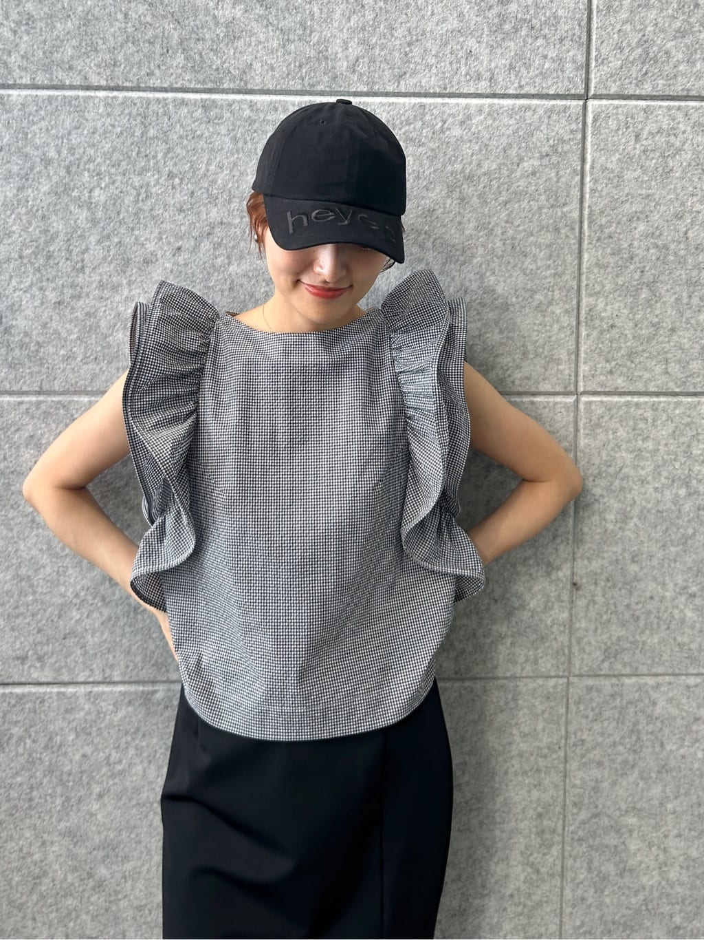 harunaさんの「CODE A｜ruffle drama blouse」を使ったコーディネート