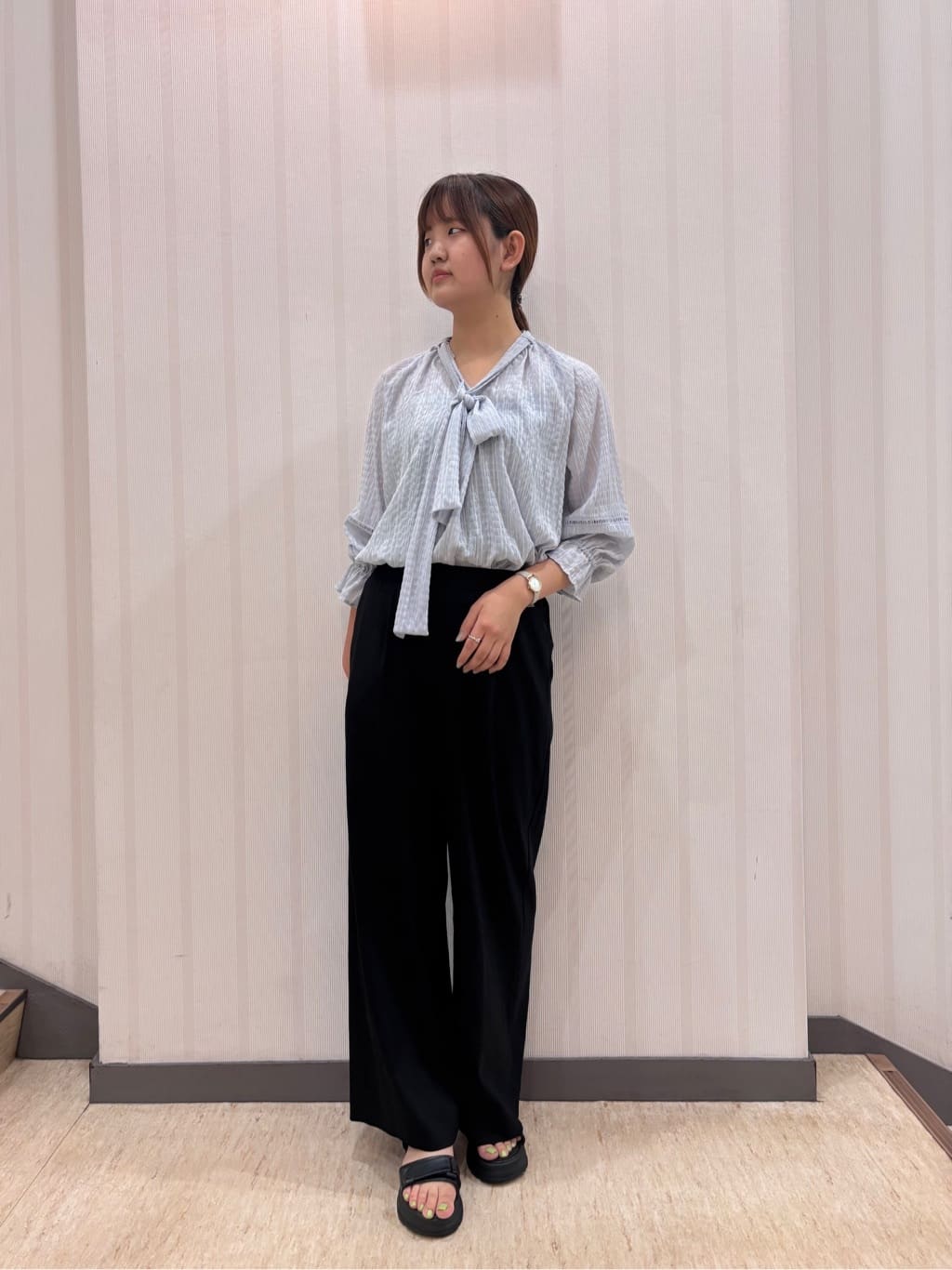 ちひさんの「INDIVI｜【褒められパンツ／洗える／ウエストゴム】ワイドタックパンツ」を使ったコーディネート