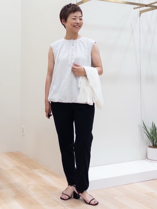 シュウコさんの「grove｜キレイも動きやすさも　美脚見えハイパーストレッチパンツ」を使ったコーディネート