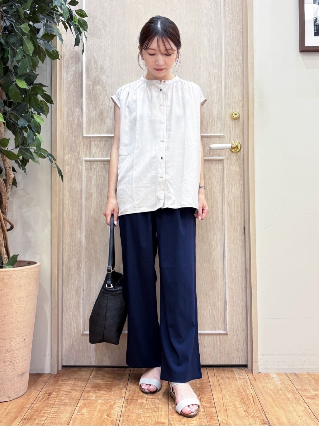 なみさんの「SHOO･LA･RUE｜【S-LL/洗濯後しわになりにくい】上品にきれい見え スラブギャザーブラウス」を使ったコーディネート