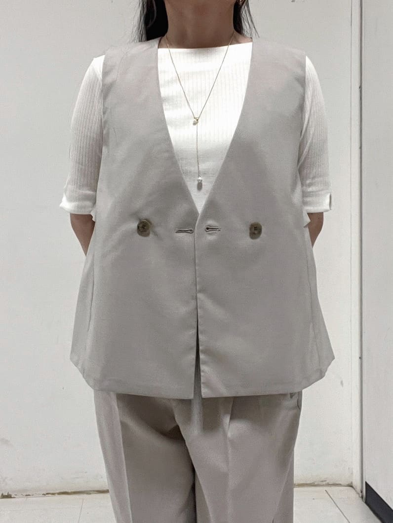 Hitomiさんの「index｜バックフリルデザインジレ／セットアップ可【洗濯機洗い可／接触冷感／吸水速乾／ストレッチ】」を使ったコーディネート