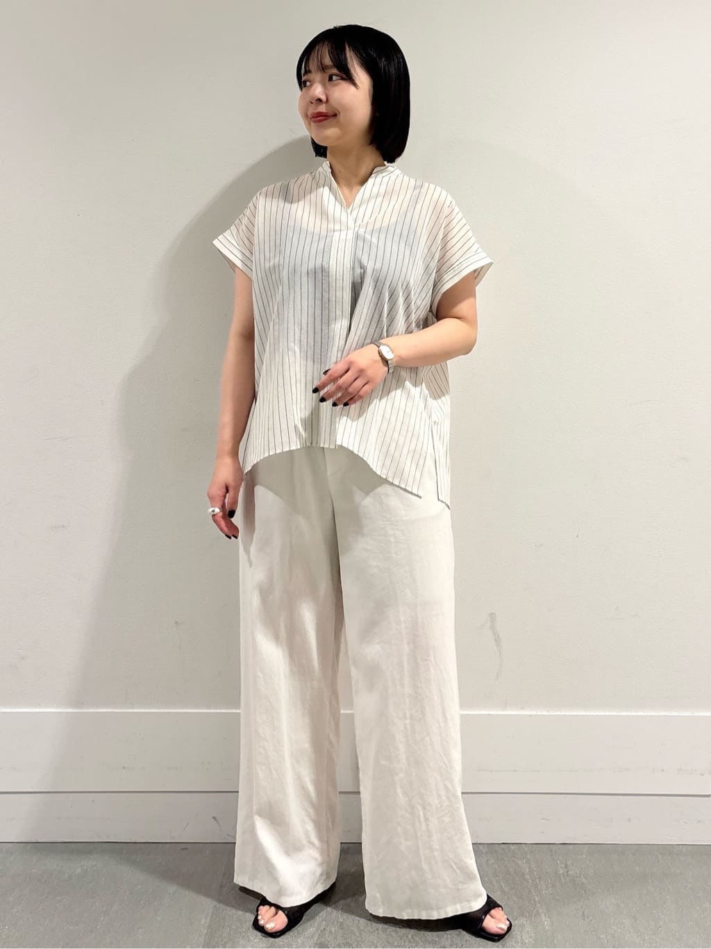 モエカさんの「UNTITLED｜【洗える/スキッパー】フレンチスリーブシアーブラウス」を使ったコーディネート