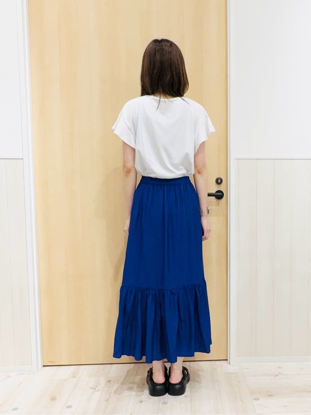 Naさんの「SHOO･LA･RUE｜【汗ジミ防止/ひんやり/UV】フリルスリーブTシャツ」を使ったコーディネート