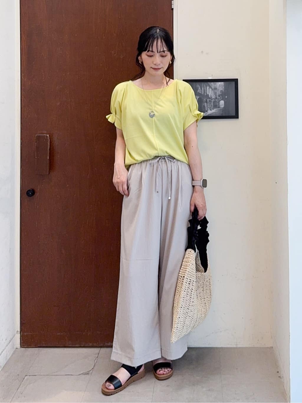 𝐇𝐢𝐫𝐨𝐦𝐢さんの「SHOO･LA･RUE｜【S-LL/UV/プチプラ】お袖タックで好印象 デザインTシャツ」を使ったコーディネート