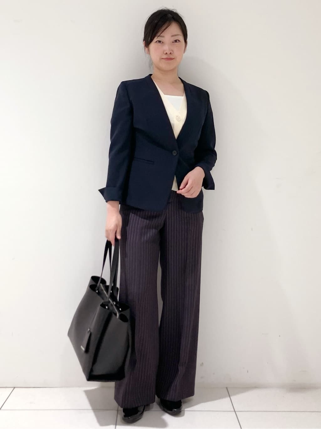 momokoさんの「INDIVI｜【定番スーツ／UVケア／洗える】ウール調ノーカラージャケット」を使ったコーディネート